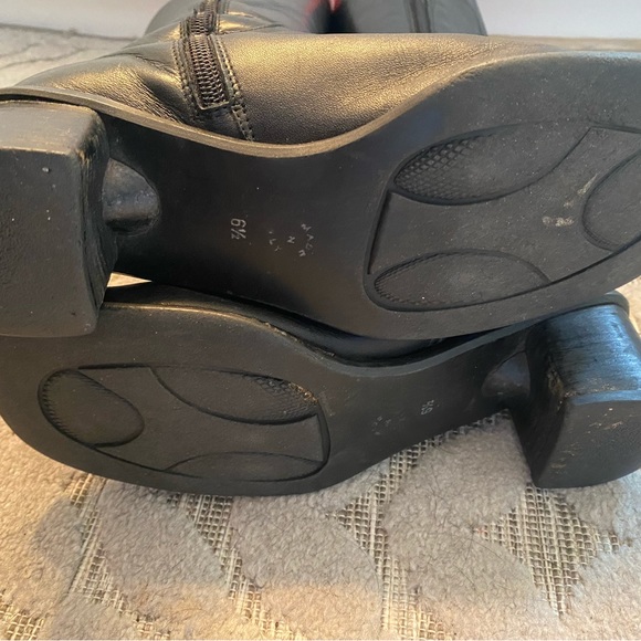 Aquatalia size 6.5 black leather boots with side zipper - Picture 6 of 7